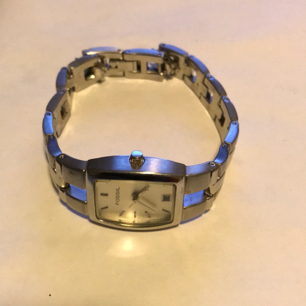 Fossil Silver Tone Wristwatch. Os - image 2
